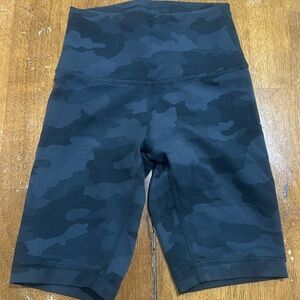 Women’s Lululemon biker short black/grey camo size 2